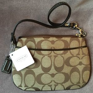 COACH Signature Wristlet, Khaki - NWT (19-159)